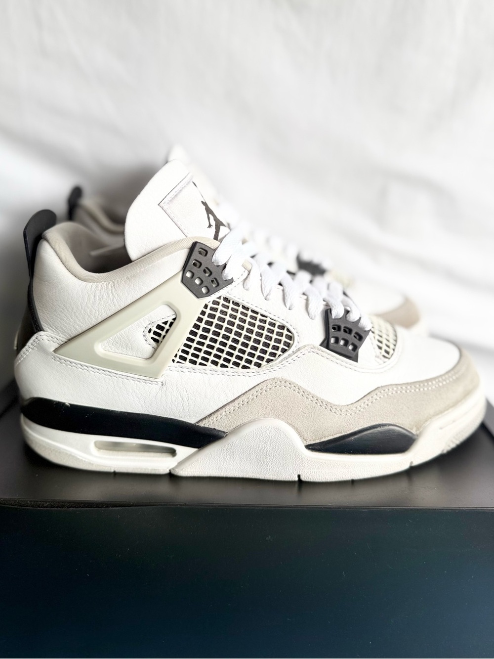 AUTHENTIC Jordan 4 Retro Military Black size 8.5 DH6927-111 2022 PRE-OWNED